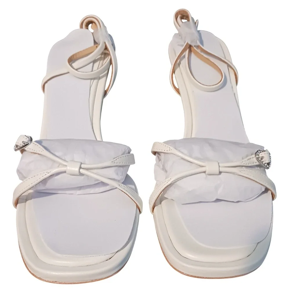 NIB Badgley Mischka Brynna White Leather‎ Heart Buckle Ankle Strap Sandals 9.5
